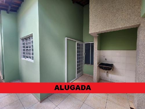 ALUGO CASA